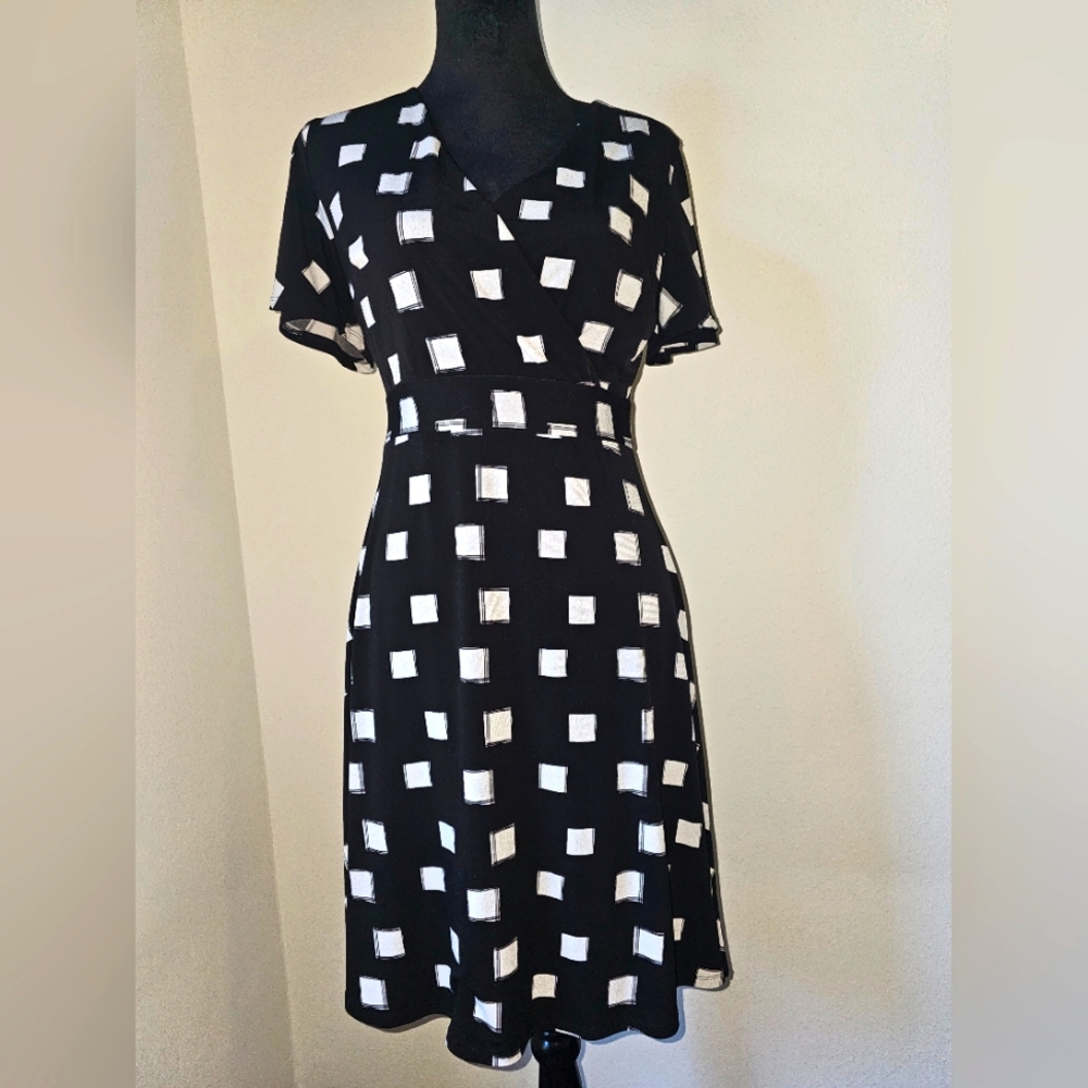 Black and white print flutter sleeve Ann Taylor Factory knee-length dress